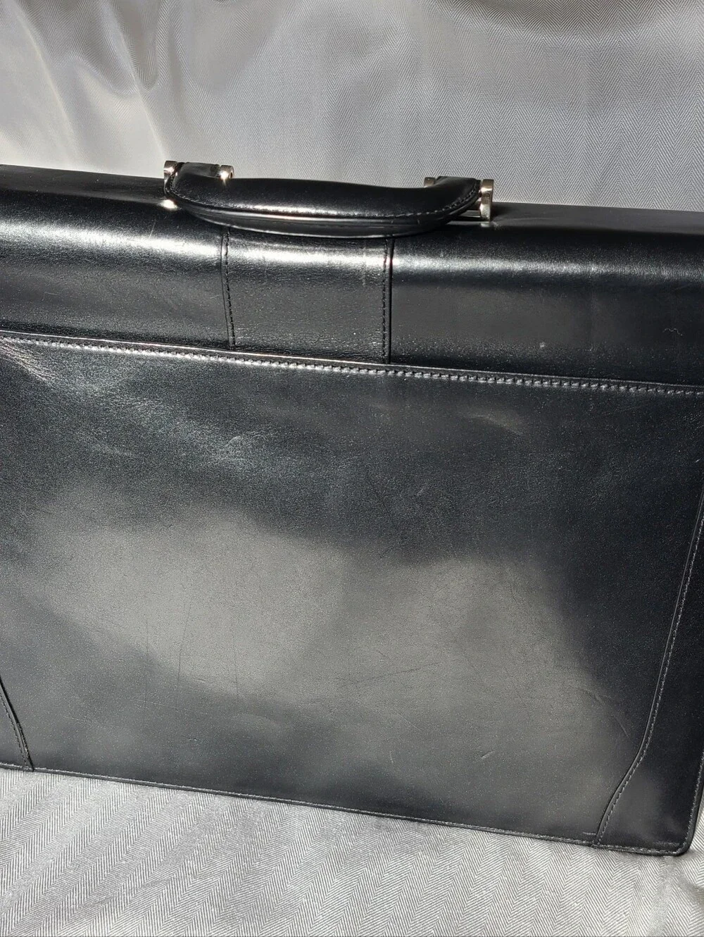 Vintage Bosca double gusset briefcase made of black Italian leather